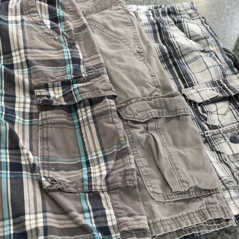 3 pair men’s cargo shorts size 34